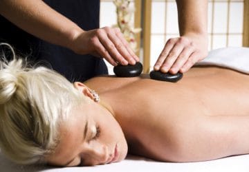 opwinding Raadplegen Leugen Hot stone massage: veiligheidsmaatregelen niet overbodig! - Wellness  Academie