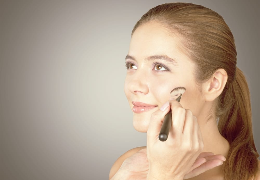 Proberen Medisch wangedrag Onderzoek het Tutorial: make-up voor een huid met oneffenheden - Wellness Academie